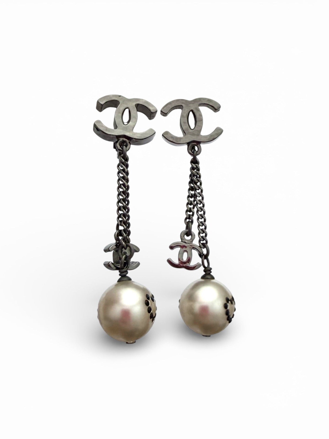 Vintage Chanel Gunmetal CC Chain Pearl Heart Crystal Drop Earrings