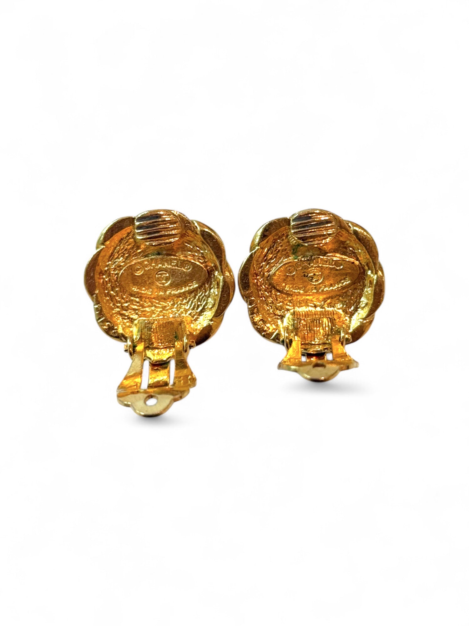 CC flower-shaped clip-on earrings
