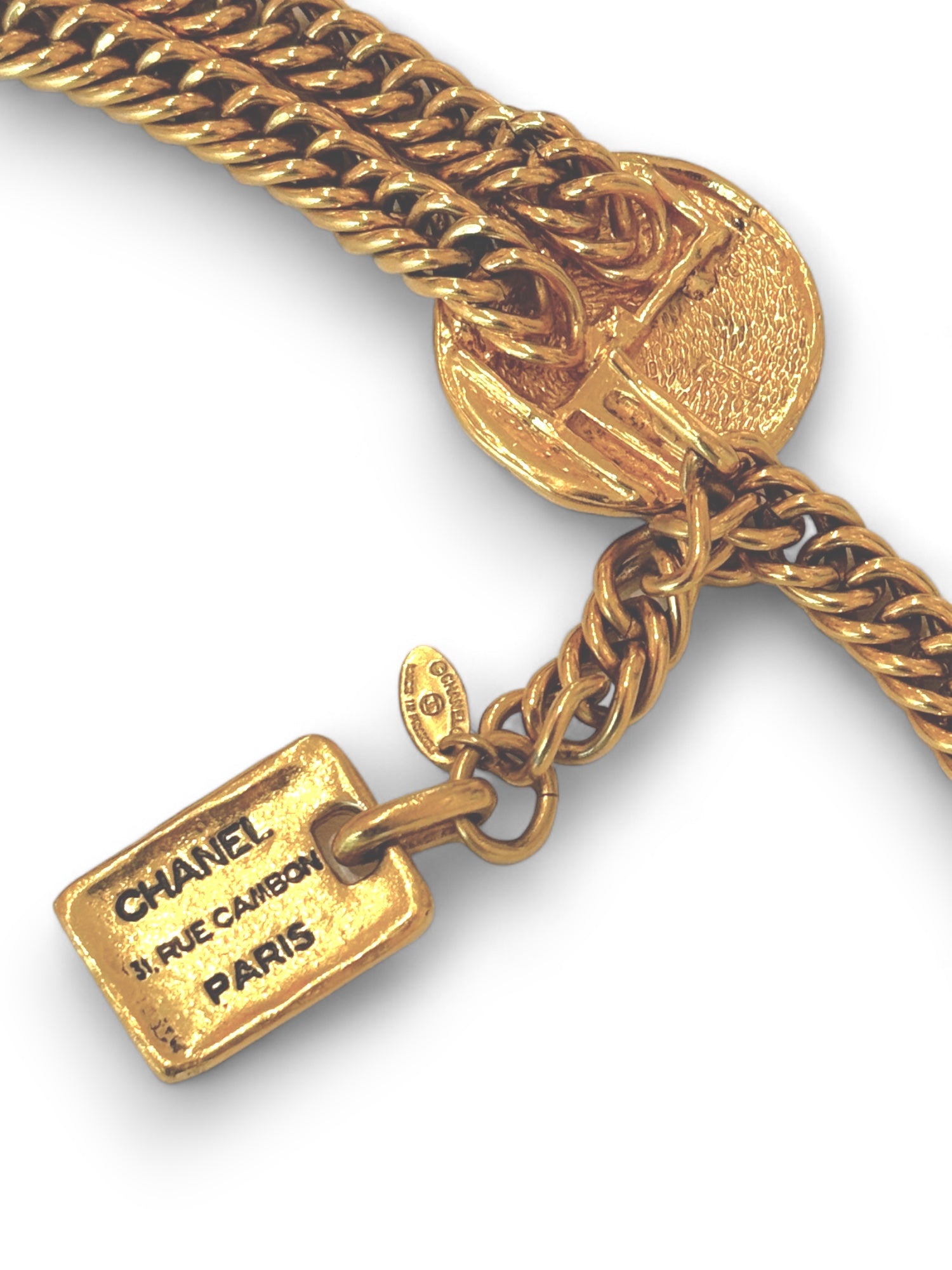 Iconic chainlink medallion belt