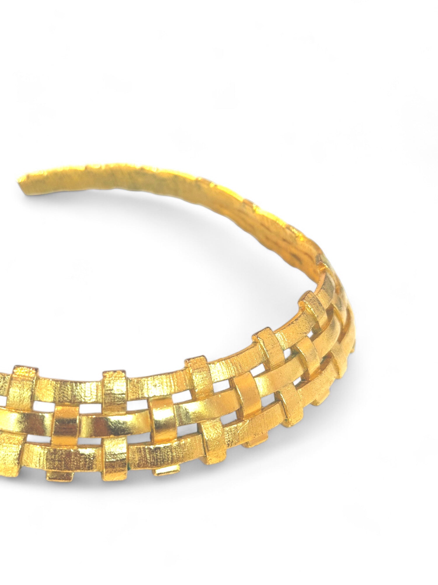 Vintage sculpted choker