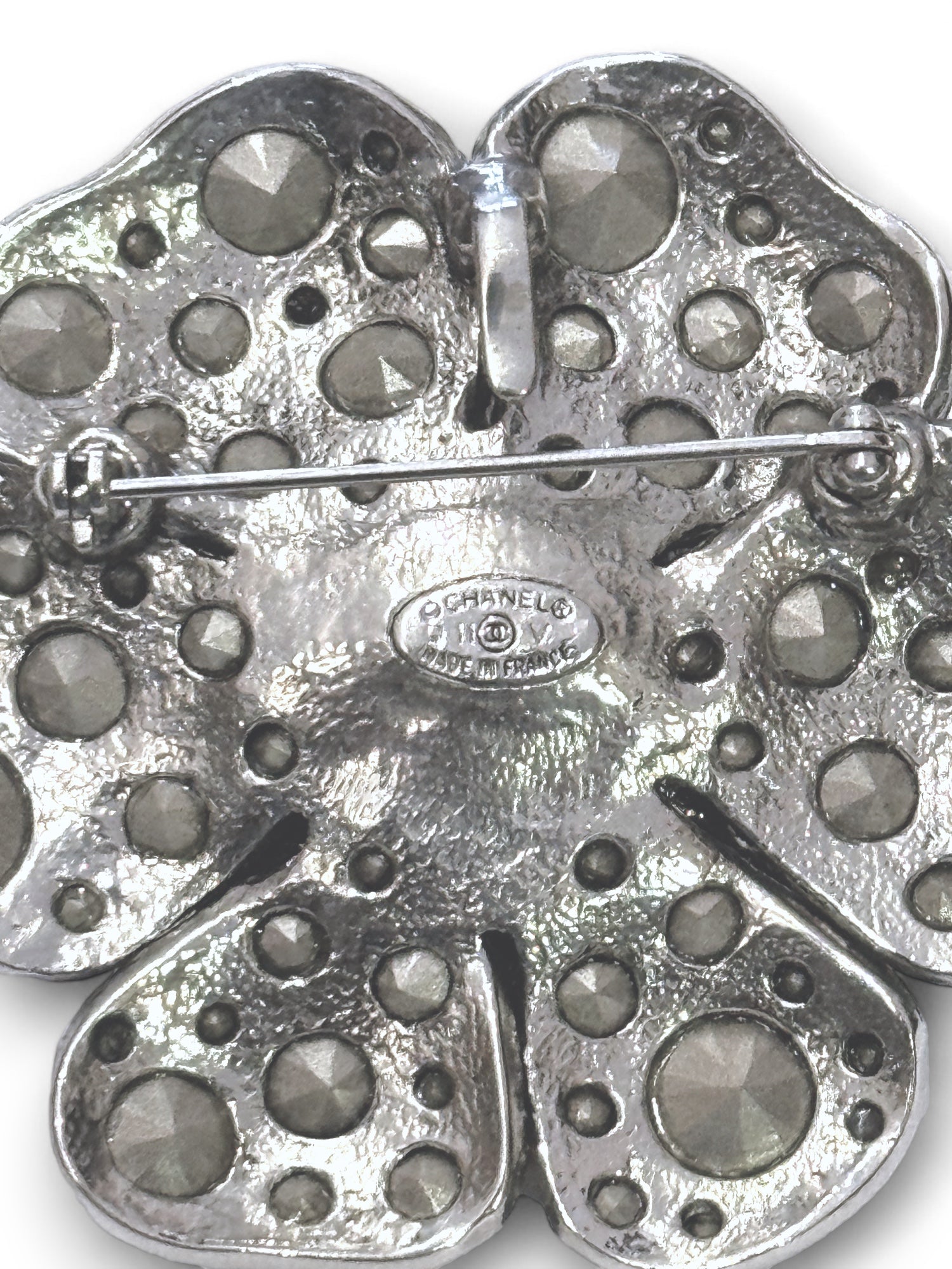 Rare strass embellished camélia brooch