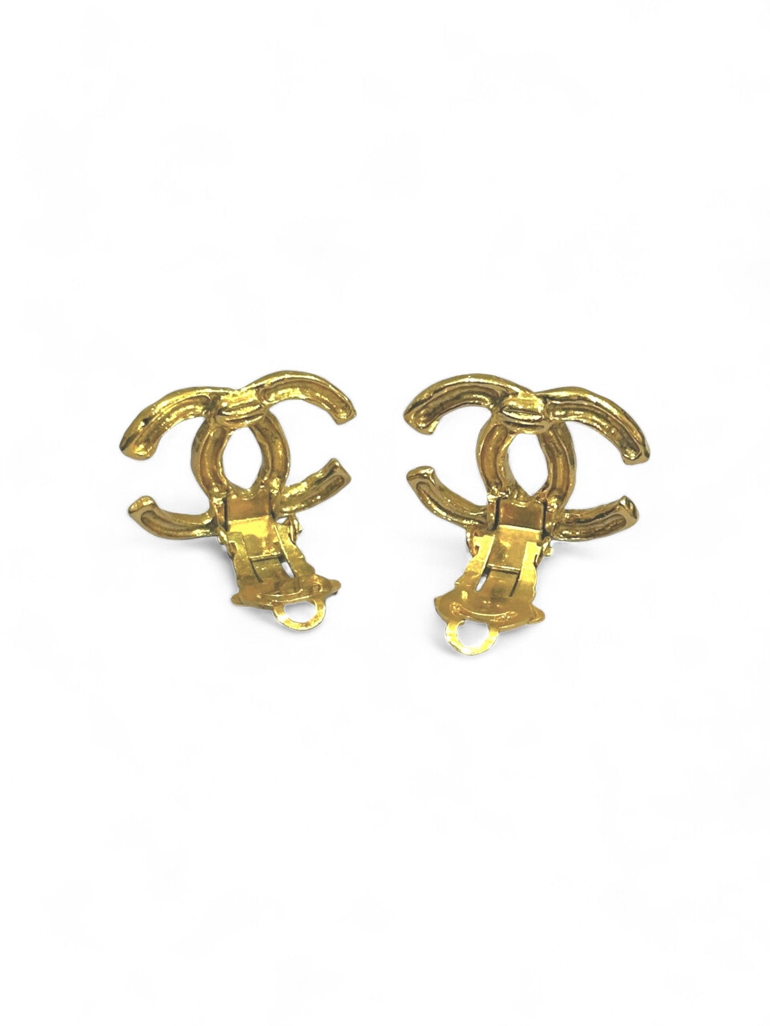 Iconic CC clip earrings