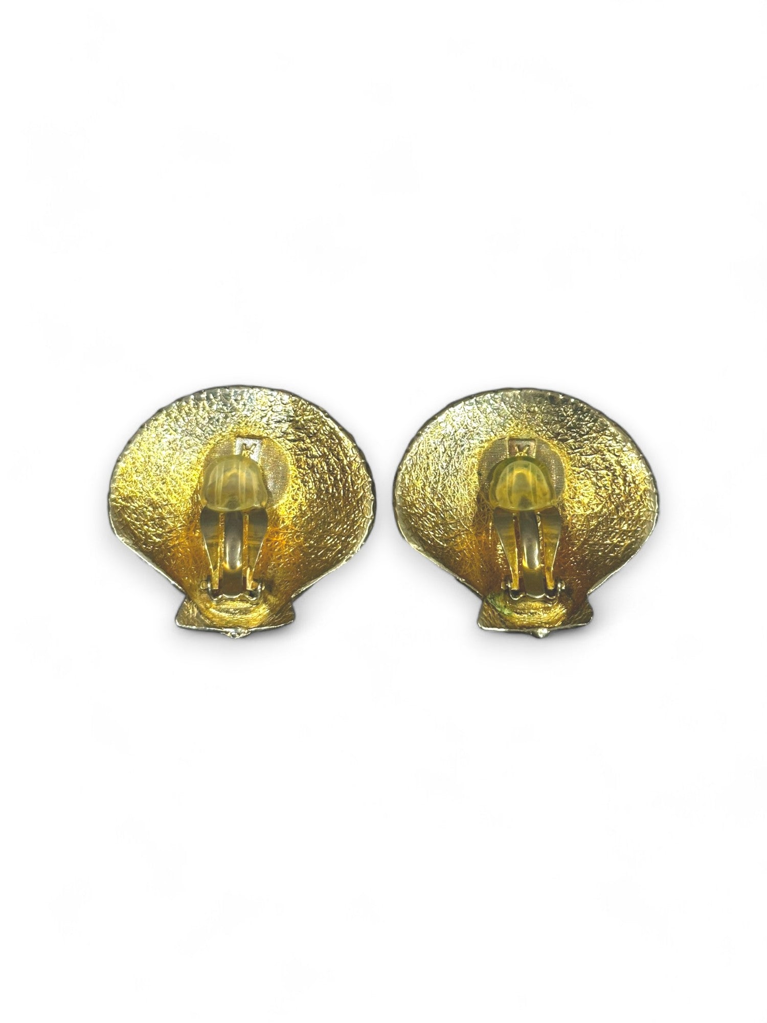 Vintage seashell clip earrings