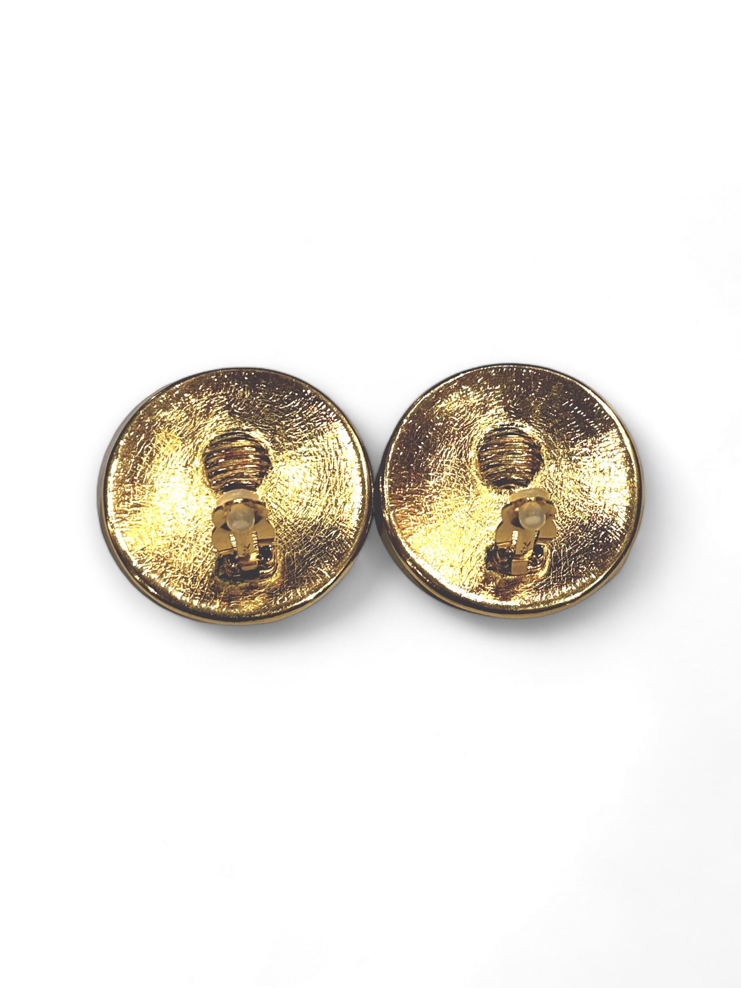 Médaillon clip earrings