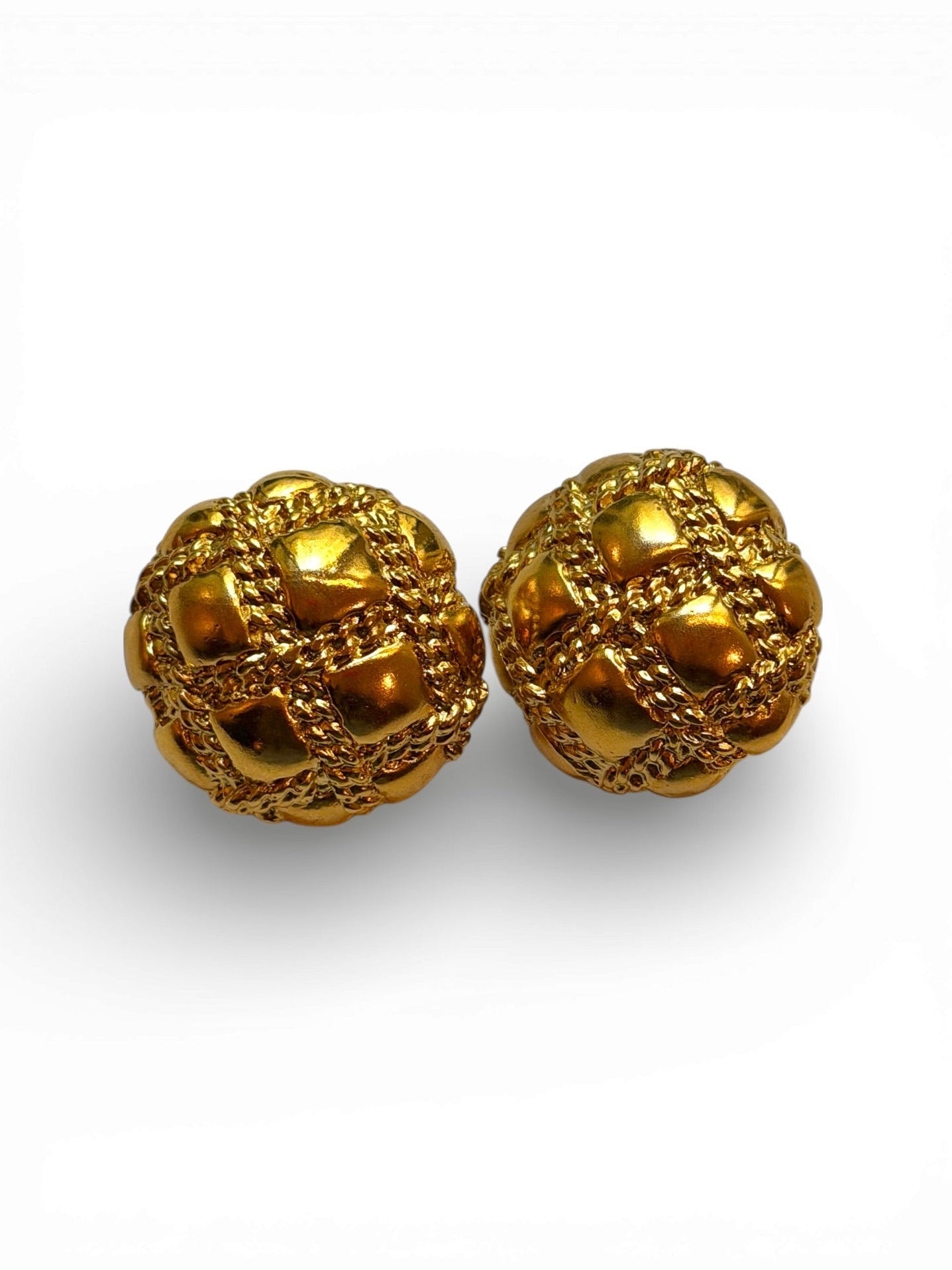 Vintage Jacky de G Gold-Tone Quilted Dome Chain Border Clip Earrings