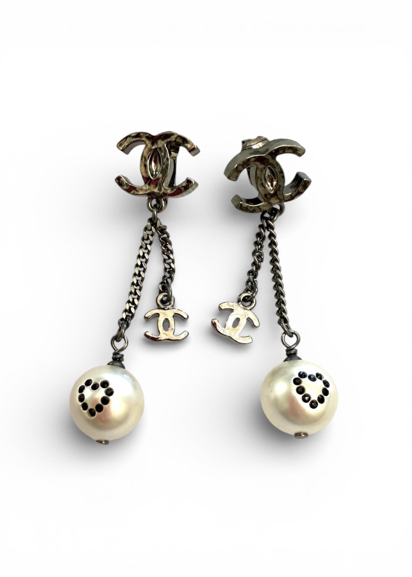 Vintage Chanel Gunmetal CC Chain Pearl Heart Crystal Drop Earrings