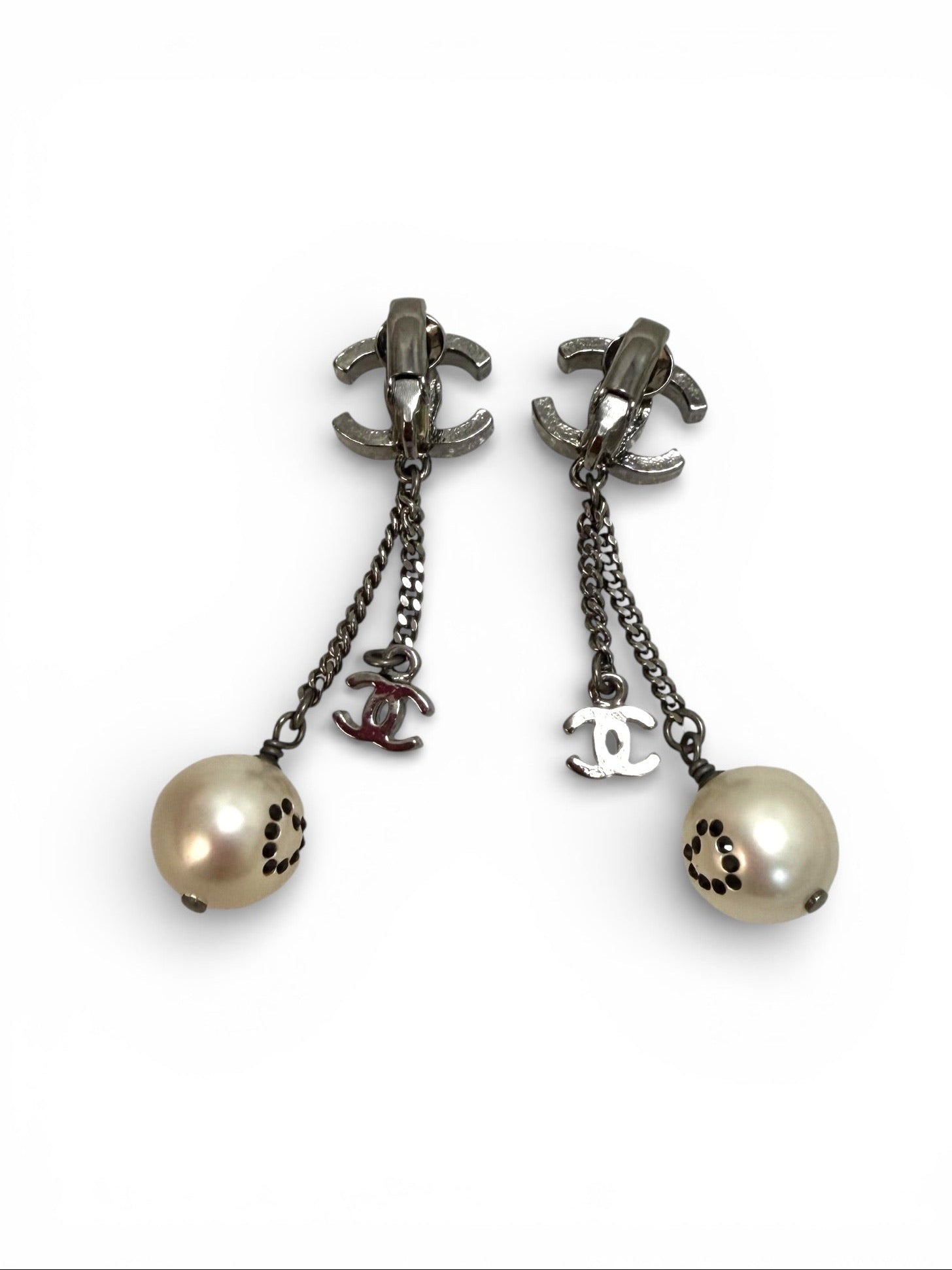 Vintage Chanel Gunmetal CC Chain Pearl Heart Crystal Drop Earrings