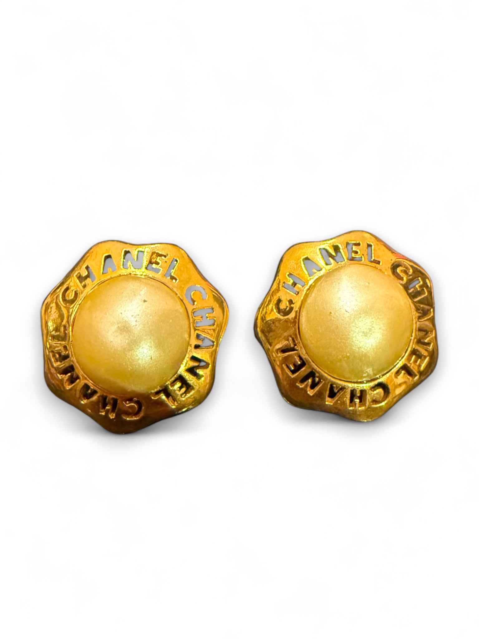 Vintage Perle clip earring