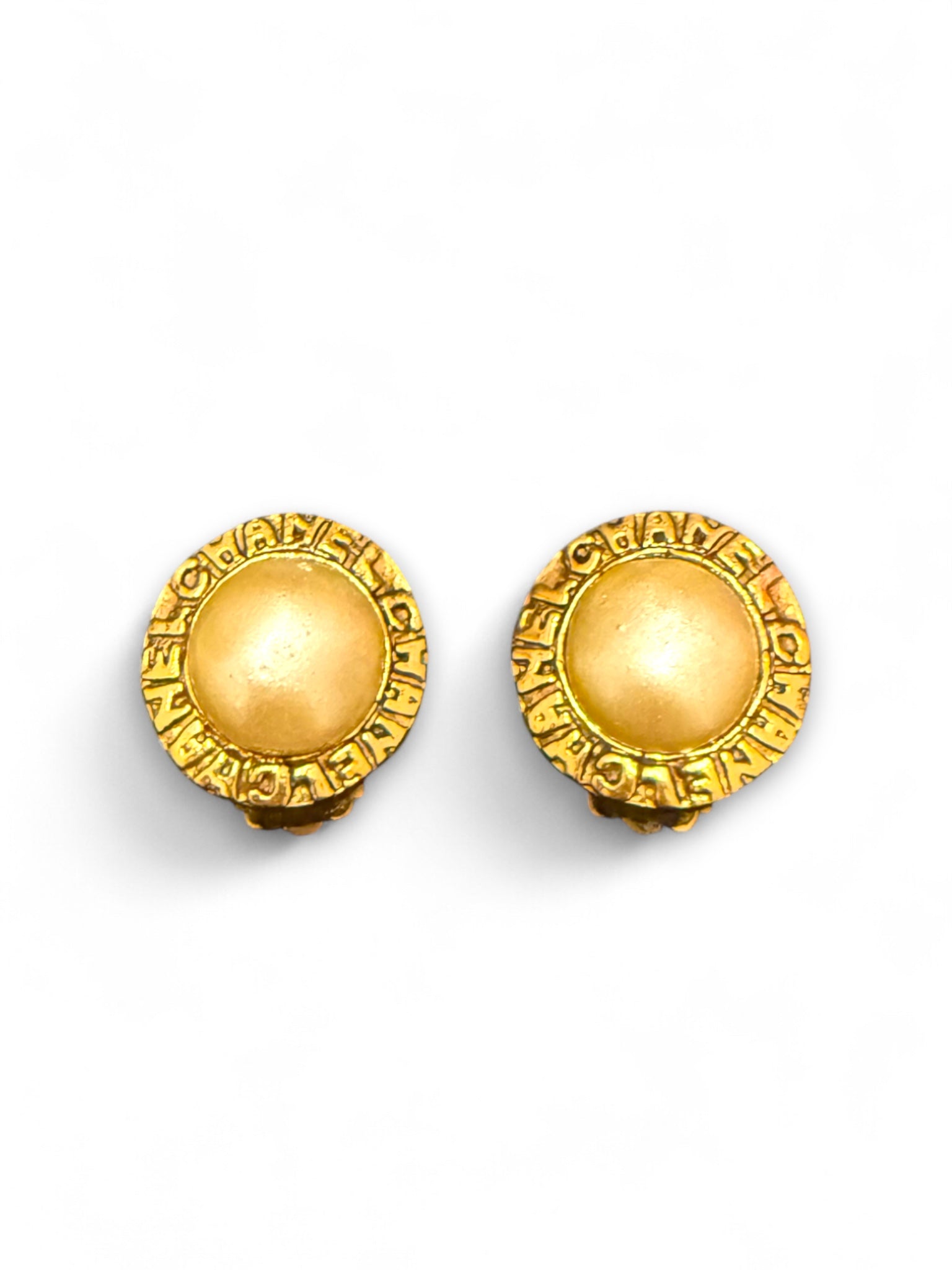 Vintage Chanel Perle clip earring