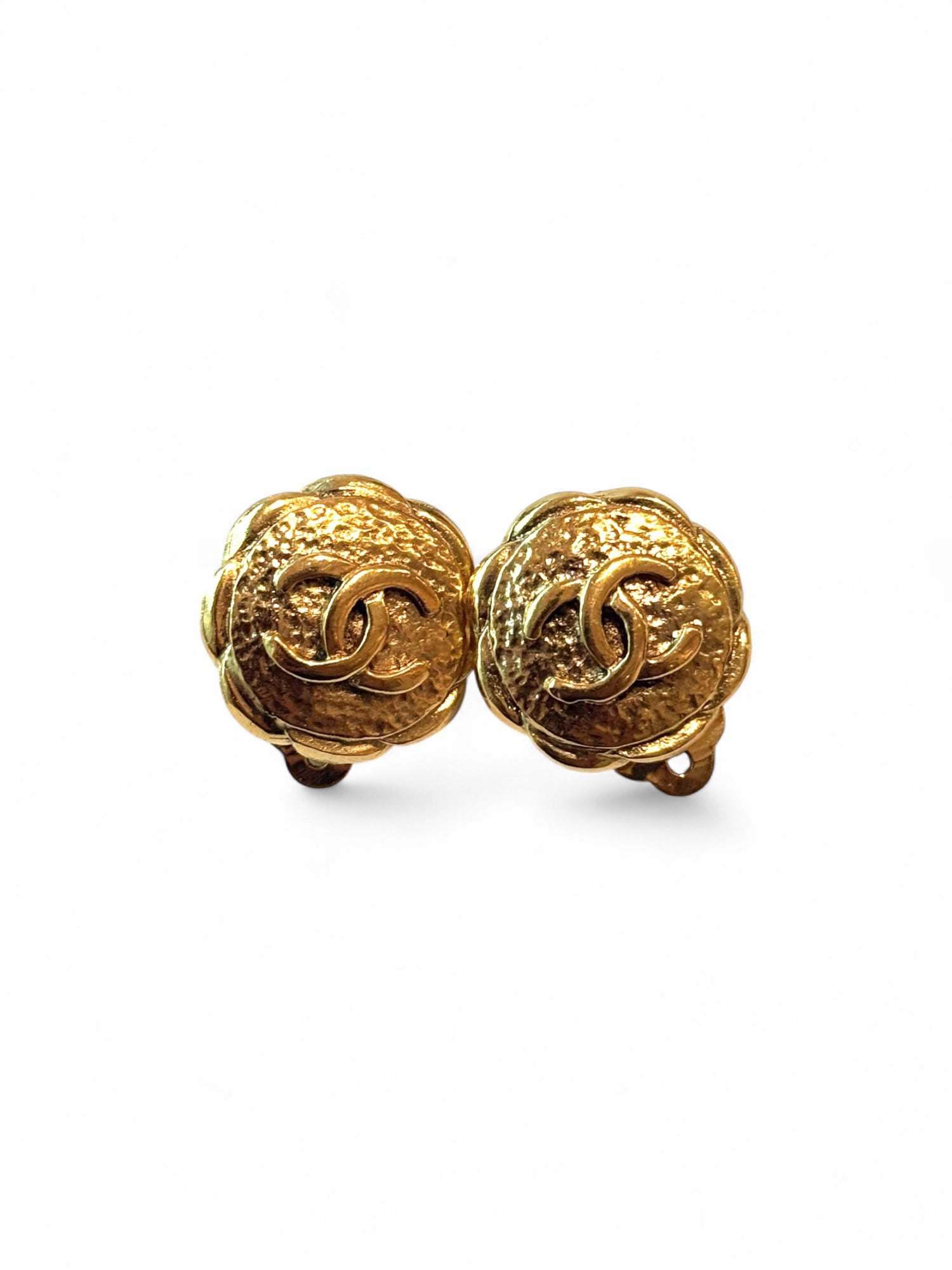 CC flower-shaped clip-on earrings