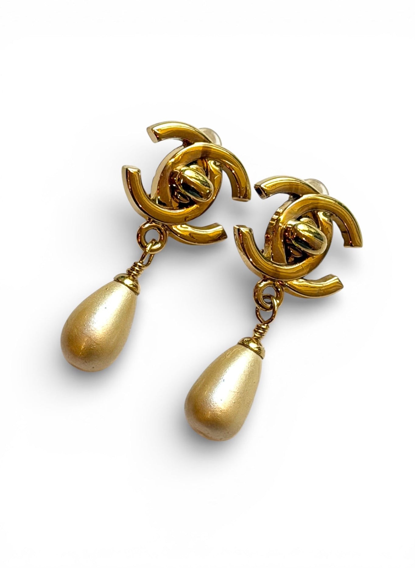 Vintage Chanel 96P CC Turnlock Pearl Drop Clip Earrings