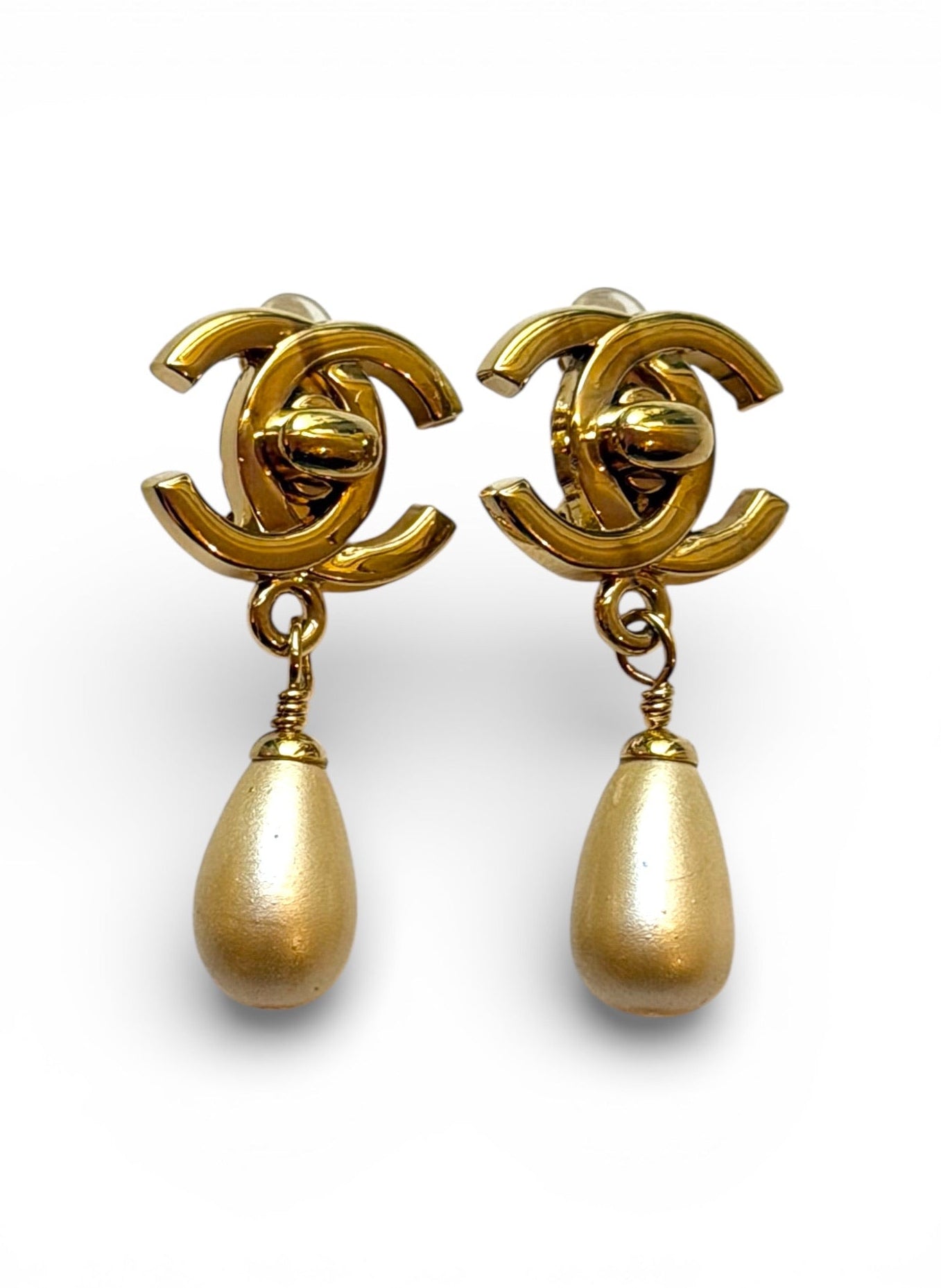 Vintage Chanel 96P CC Turnlock Pearl Drop Clip Earrings