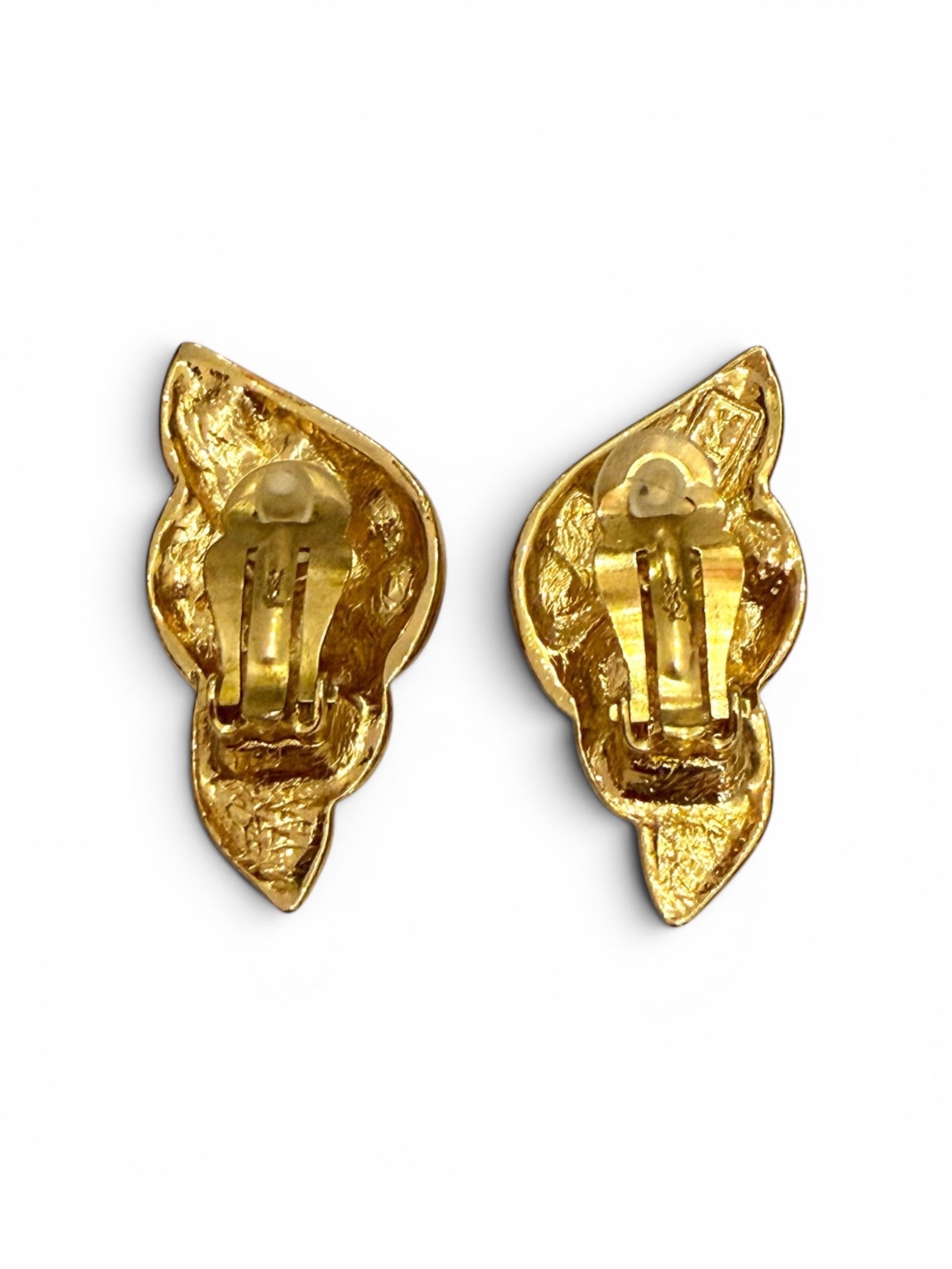 Vintage seashell clip earrings