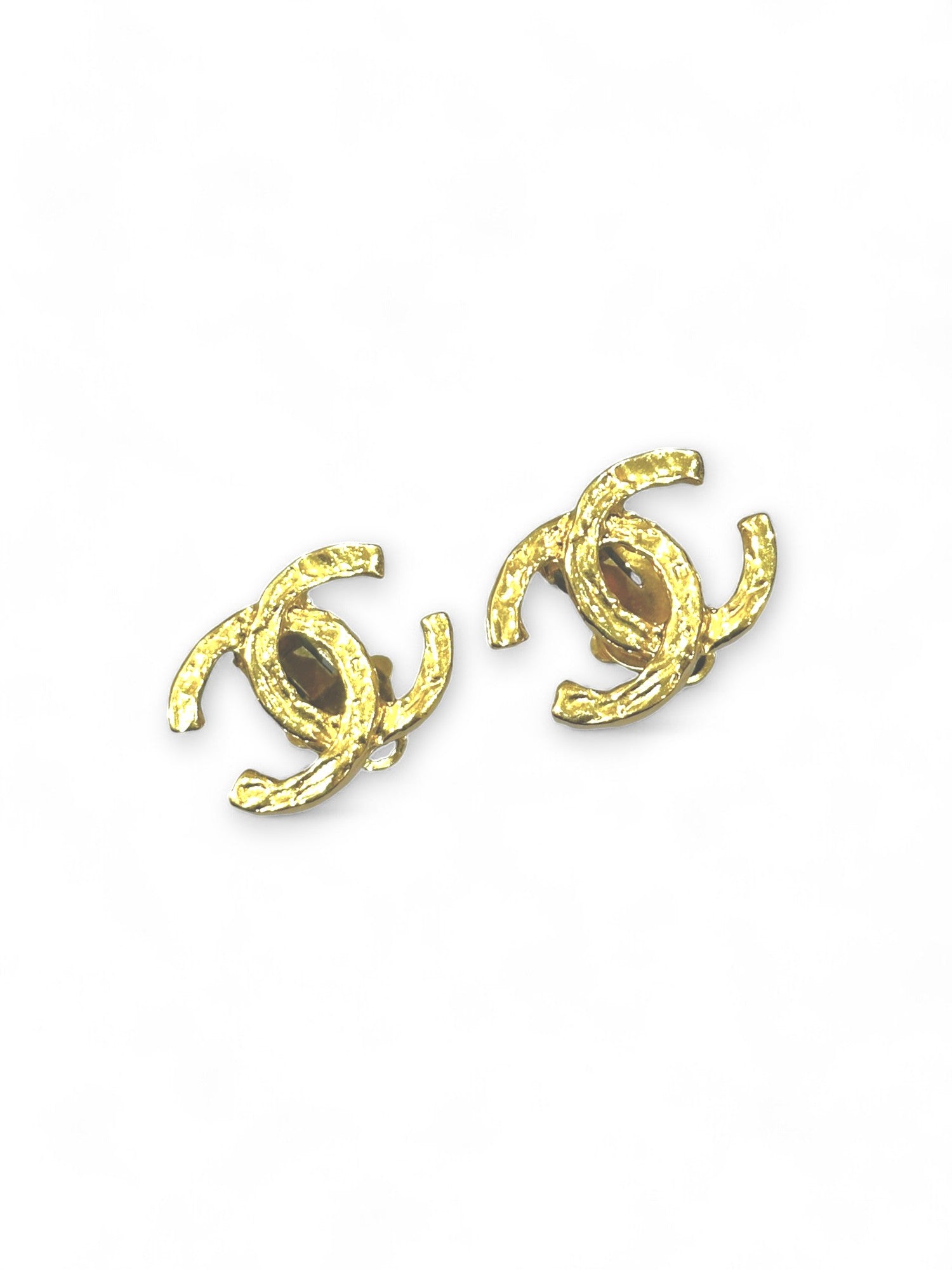 Iconic CC clip earrings