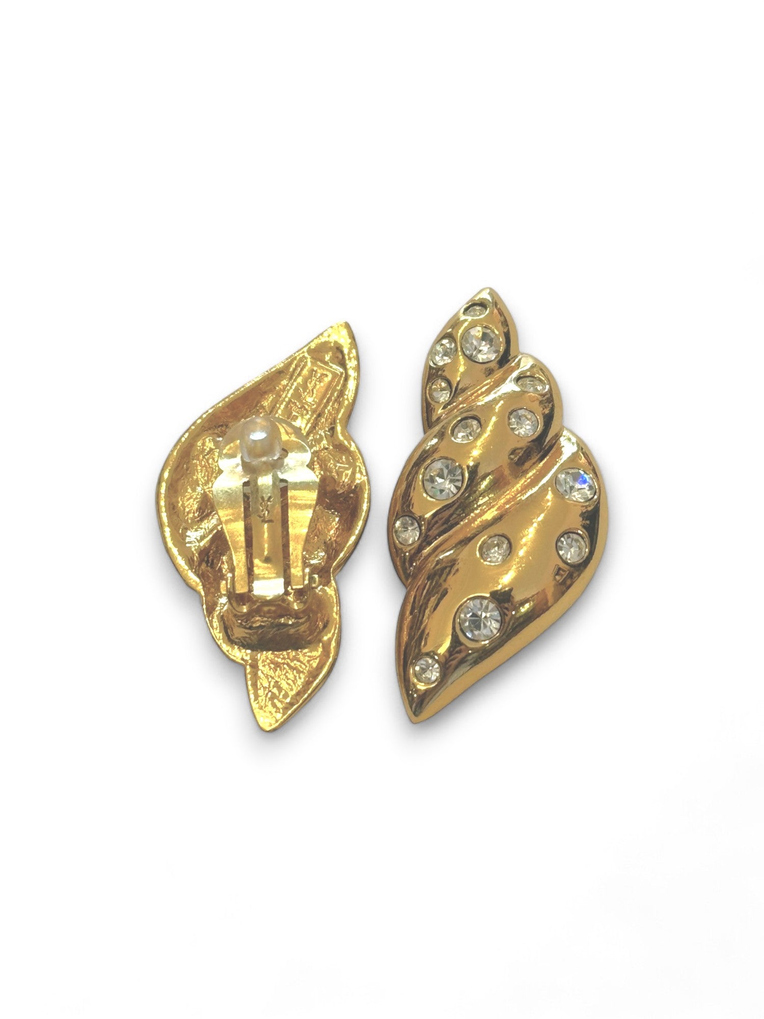 Vintage seashell clip earrings