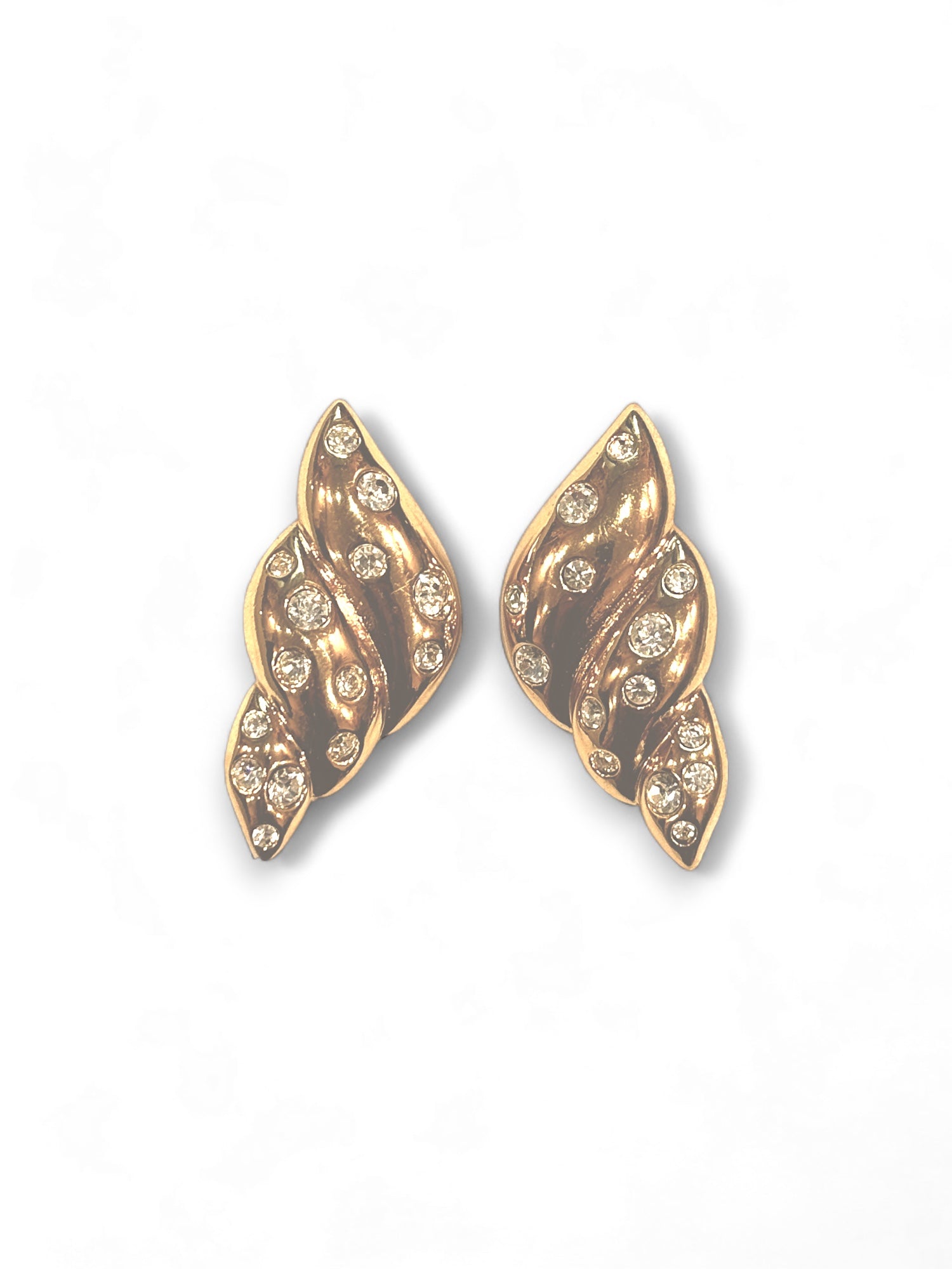 Vintage seashell clip earrings