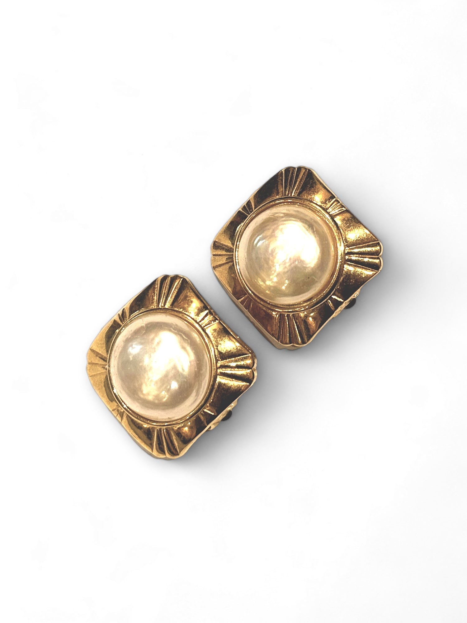 Vintage pearl clip earrings