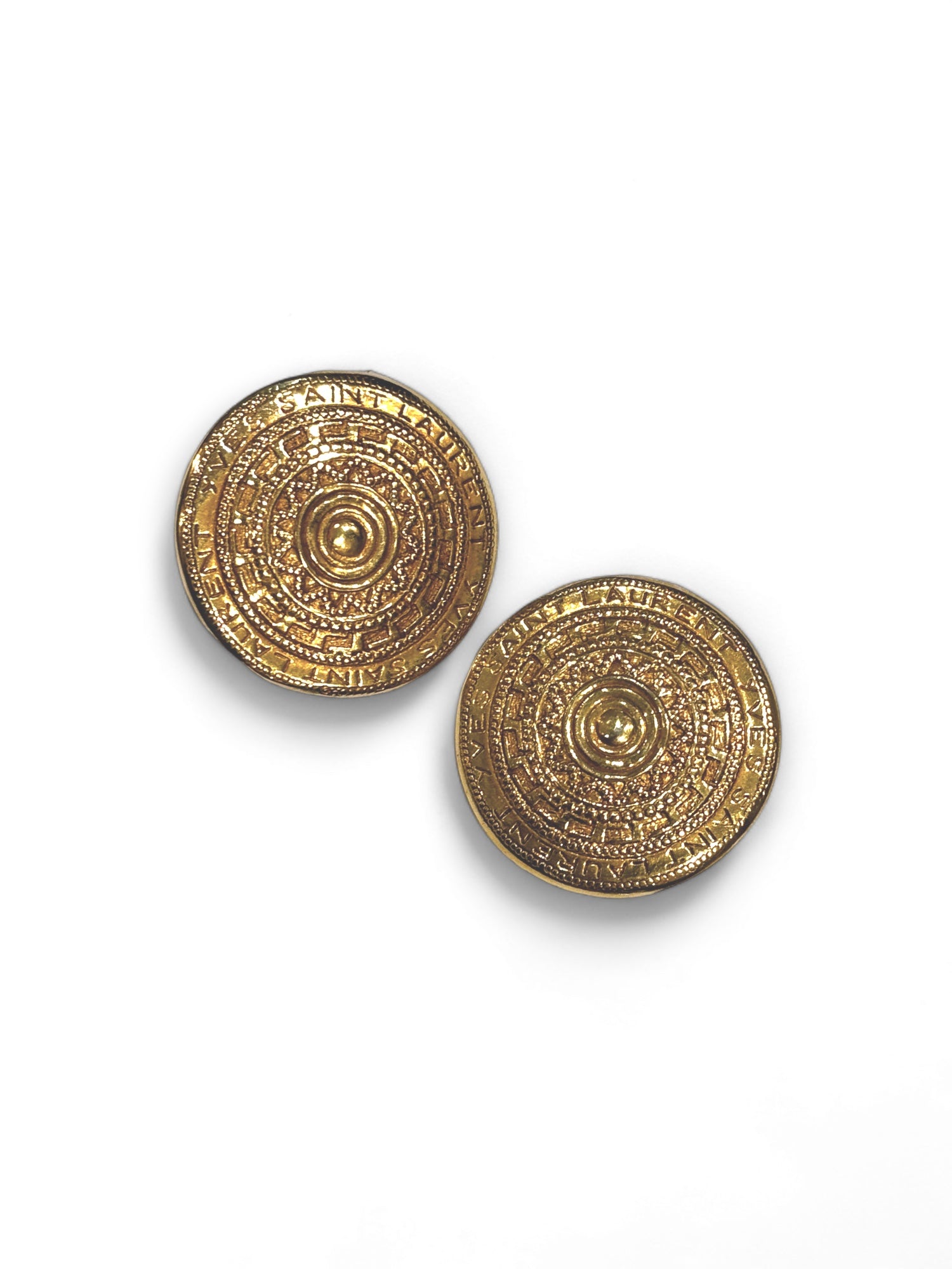 Médaillon clip earrings