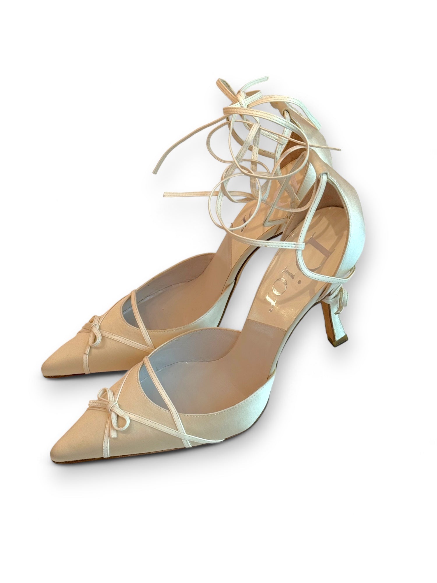 Stunning satin pumps