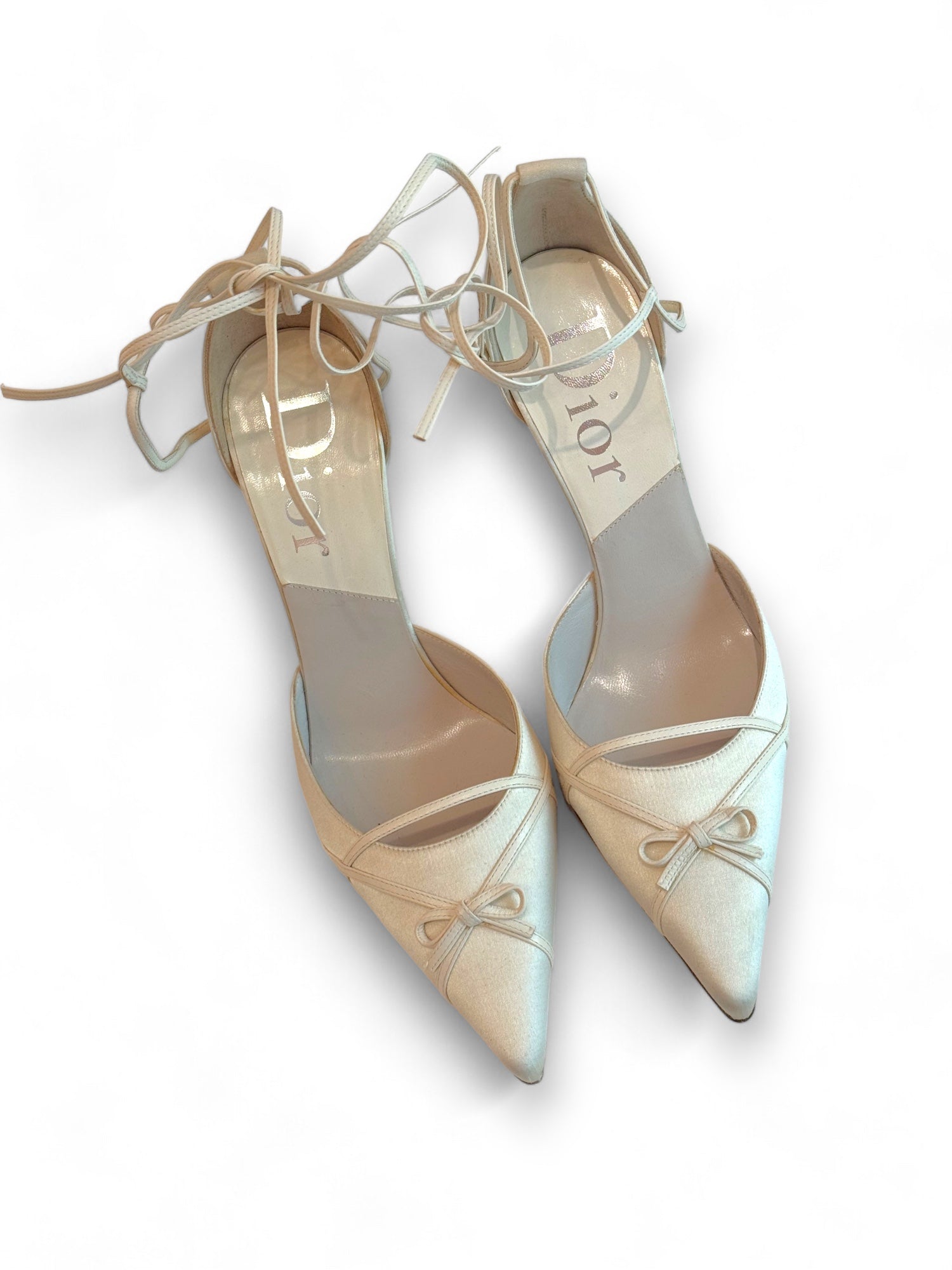 Stunning satin pumps